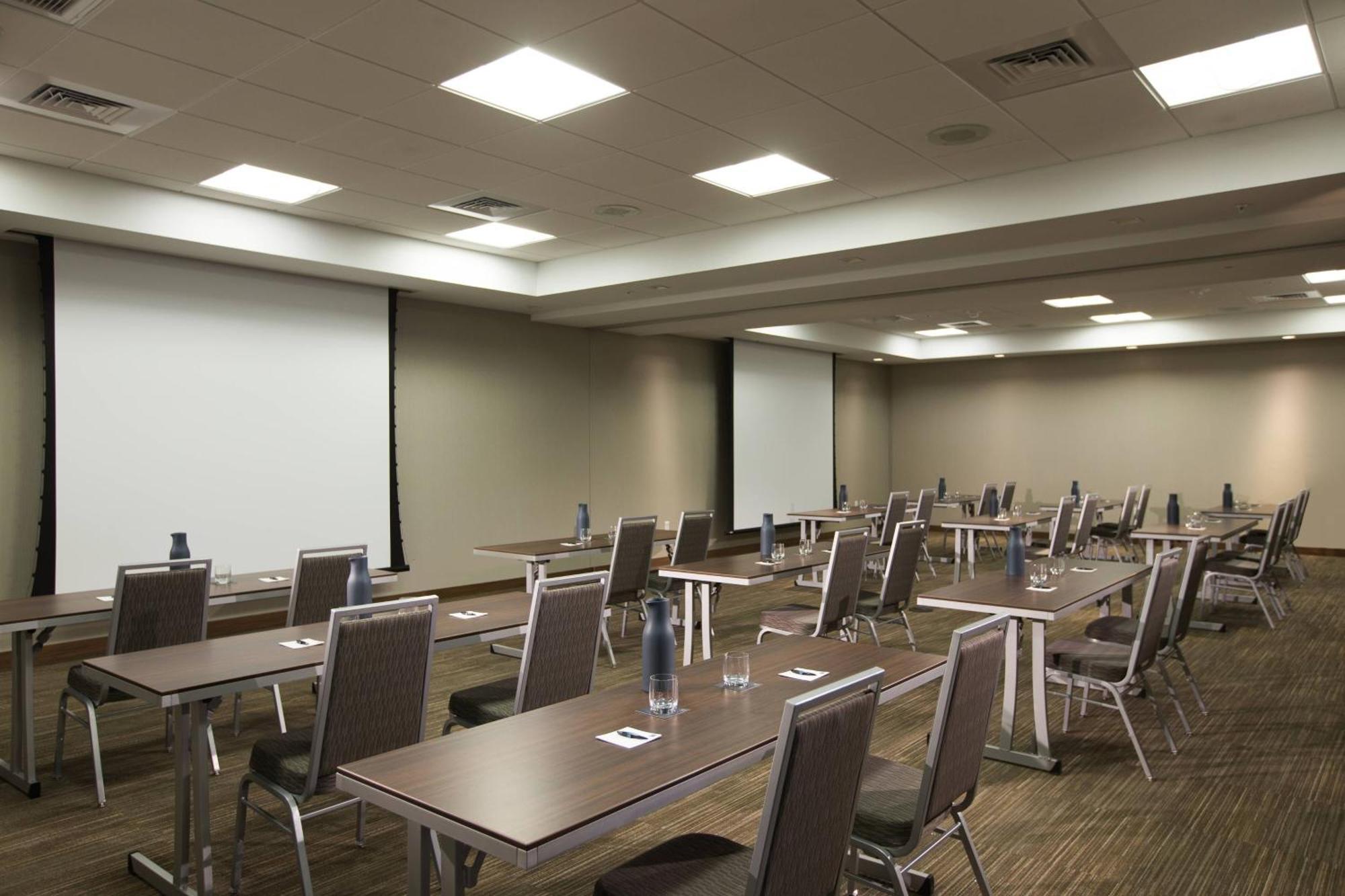 Ac Hotel Cincinnati At Liberty Center Уест Честър Екстериор снимка